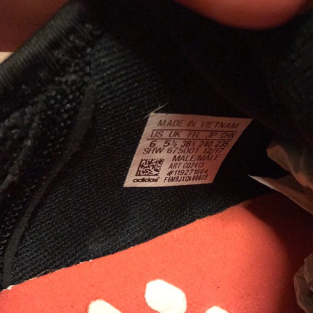 Adidas NMD R1 - Picture 2 of 3